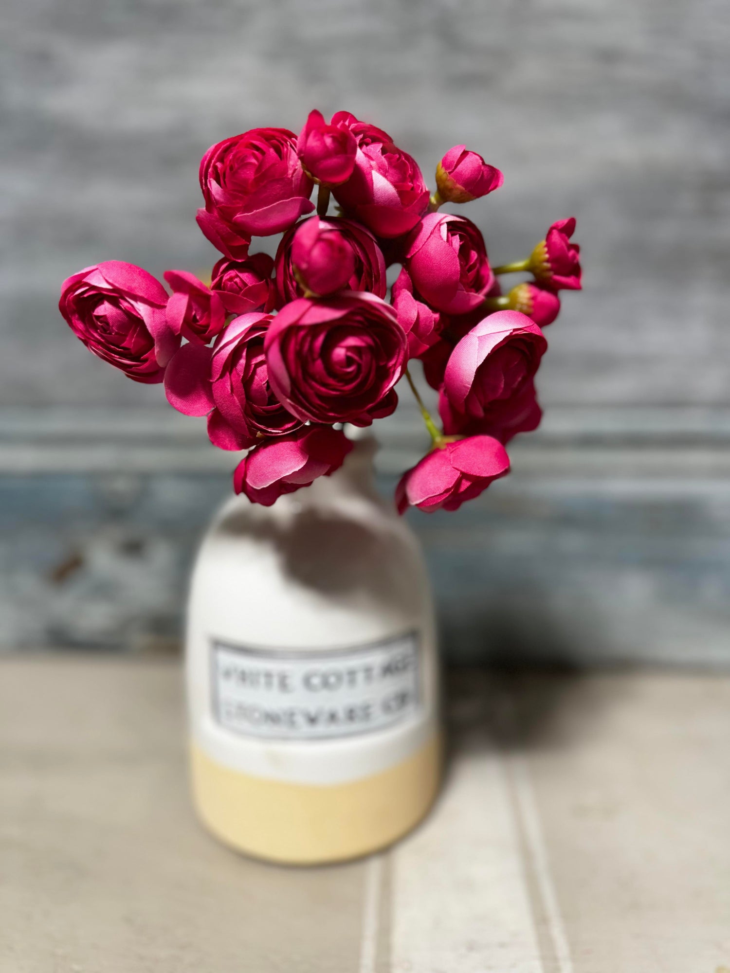 RANUNCULUS IN HOT PINK- 6 STEMS PER BUNDLE--11"