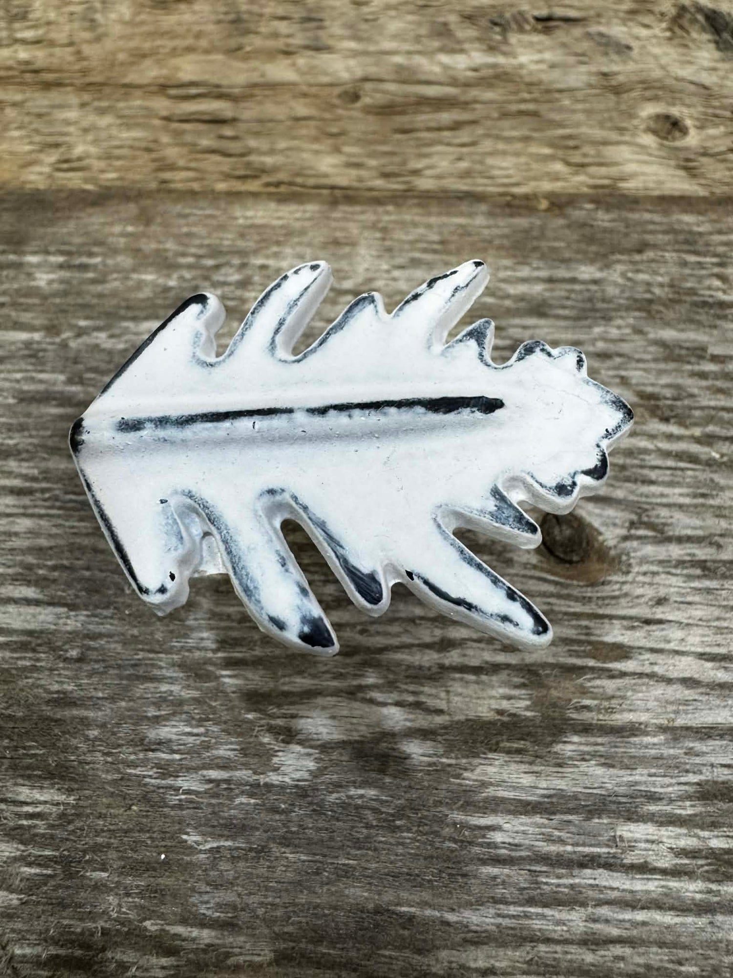 KNOB METAL WHITE LEAF