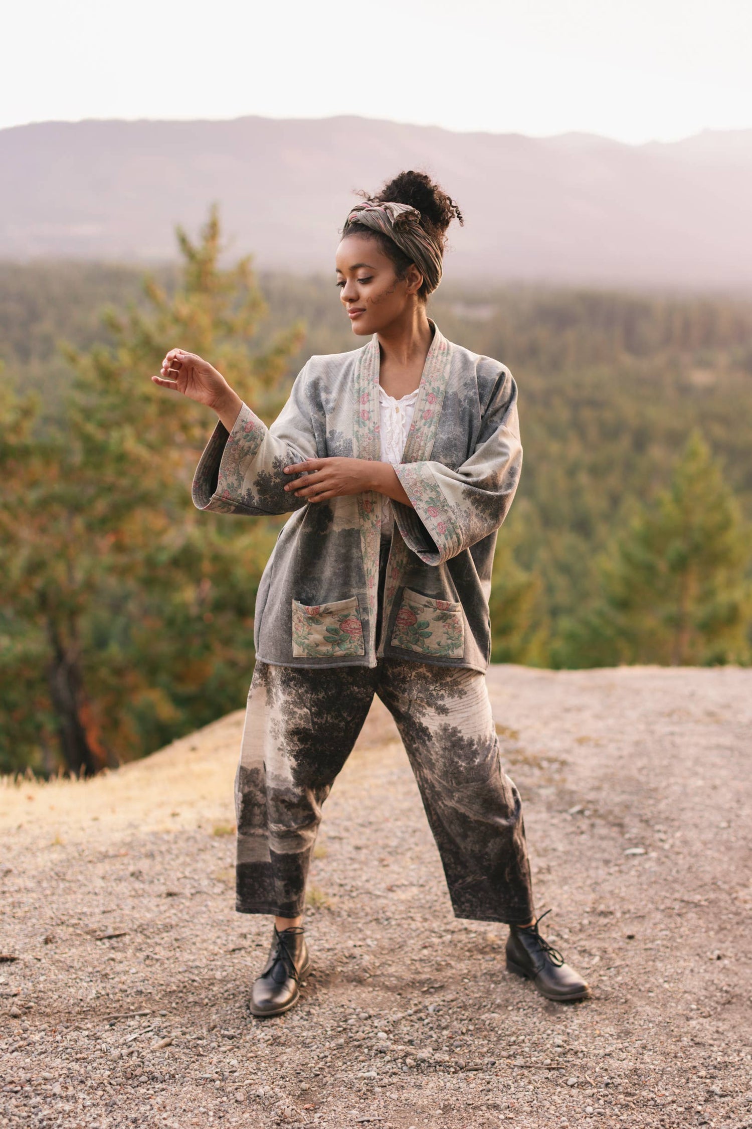Still I Rise Linen Cropped Artist Pant w/ Sunrise, Woman: S/M