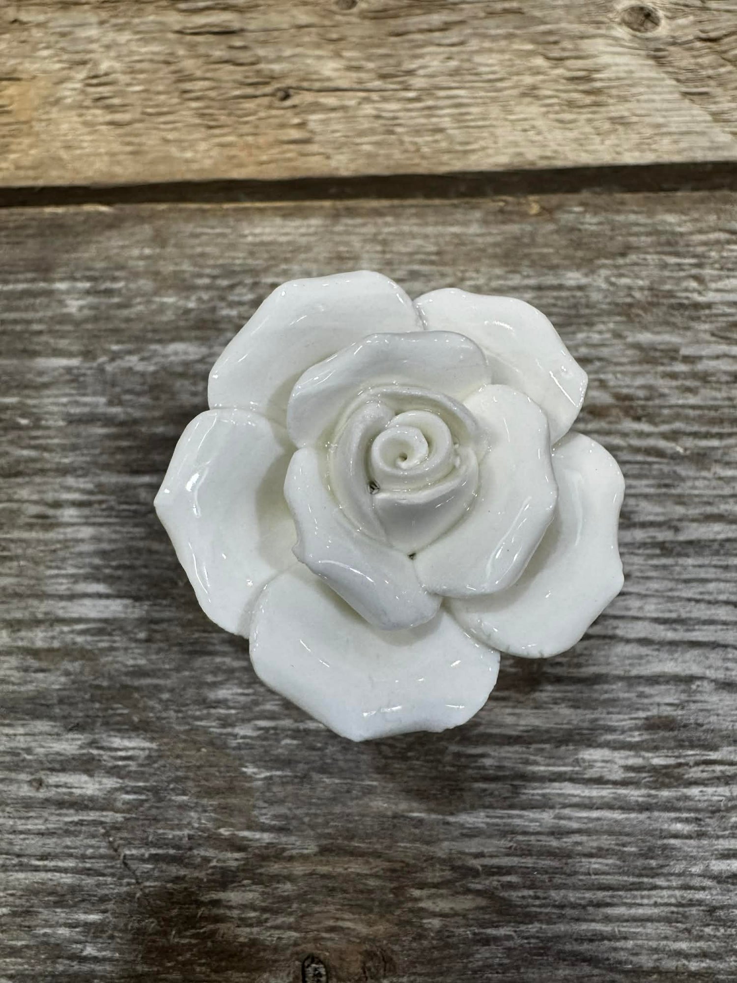 KNOB CERAMIC WHITE ROSE