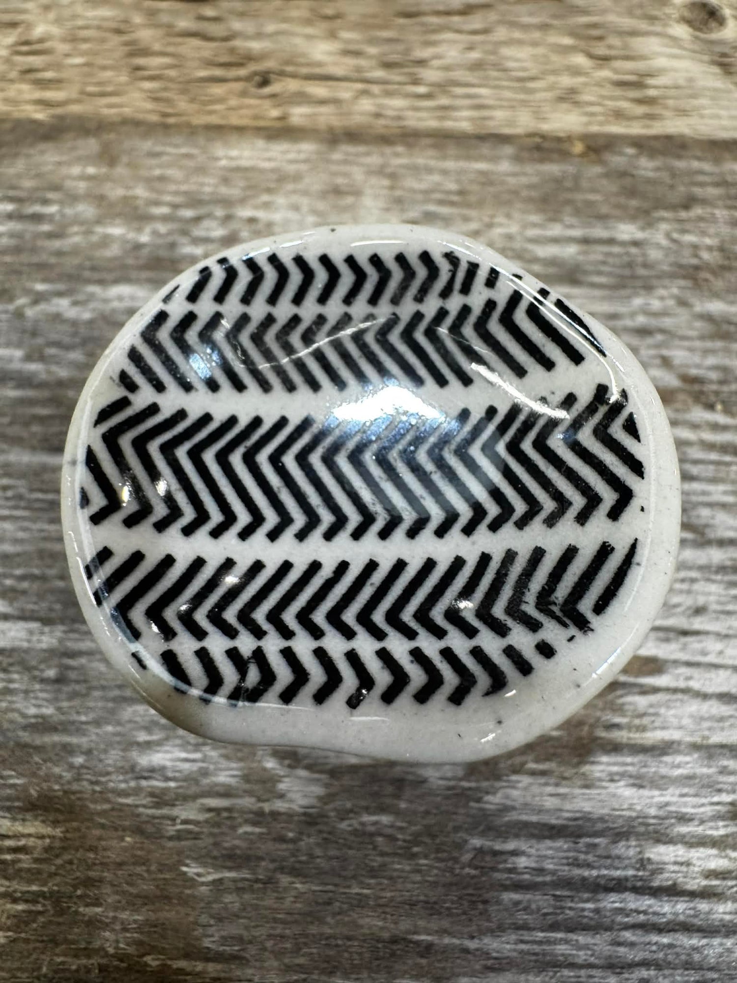 KNOB CERAMIC BLK STRIPES
