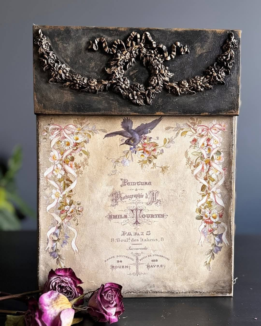 Wreath & Swags IOD Decor Mould (6″x10″)