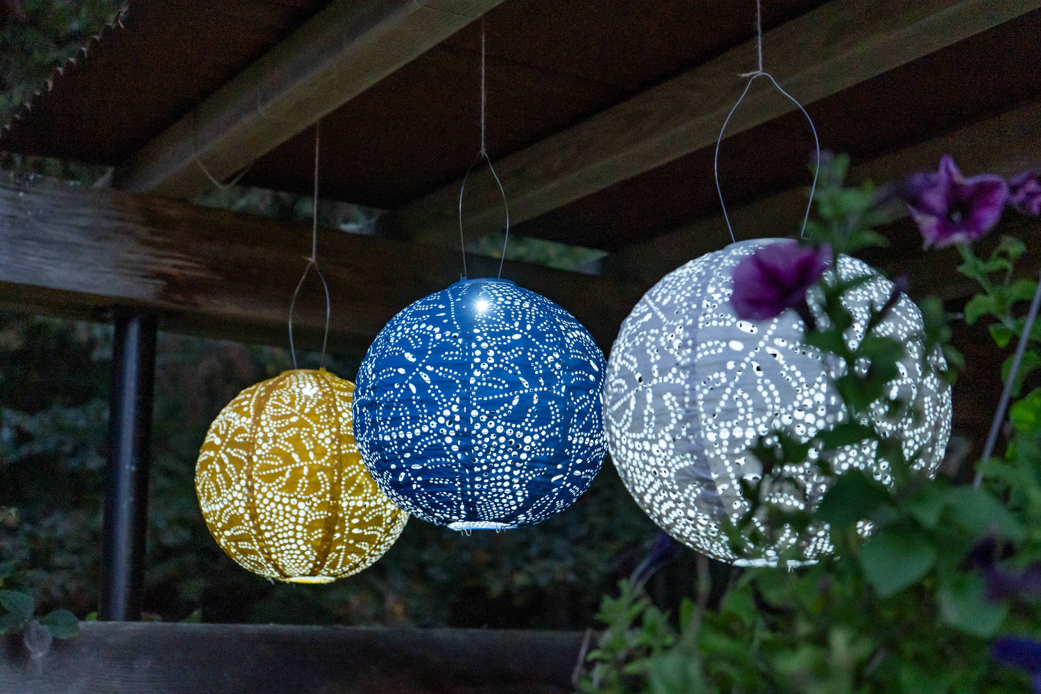 Stella Monstera 12" Globe Solar Lantern - Porcelain