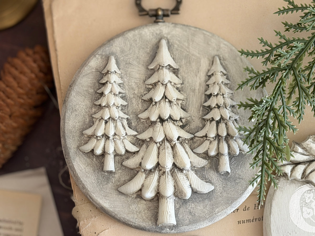 Boughs of Holly Encore IOD Decor Mould (6" x 10")