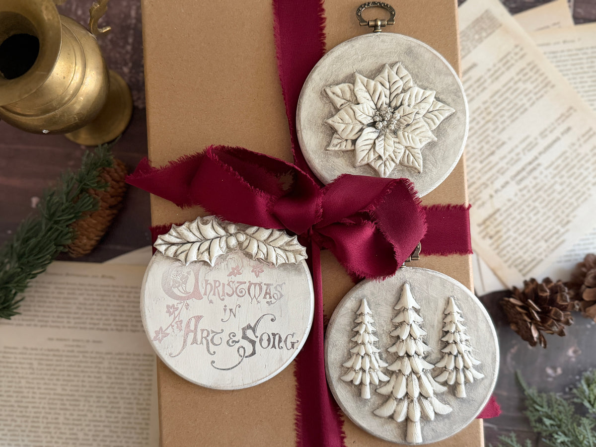 Boughs of Holly Encore IOD Decor Mould (6" x 10")
