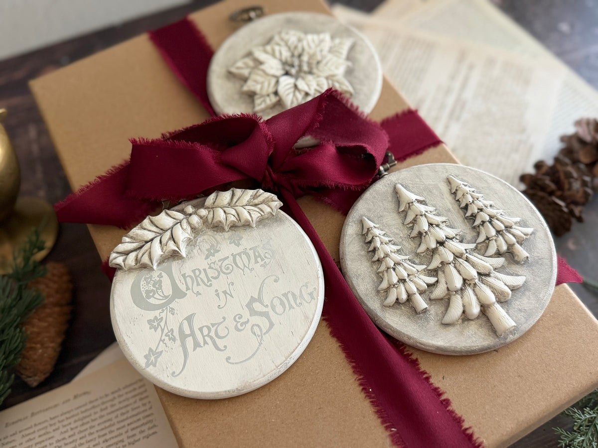 Boughs of Holly Encore IOD Decor Mould (6" x 10")