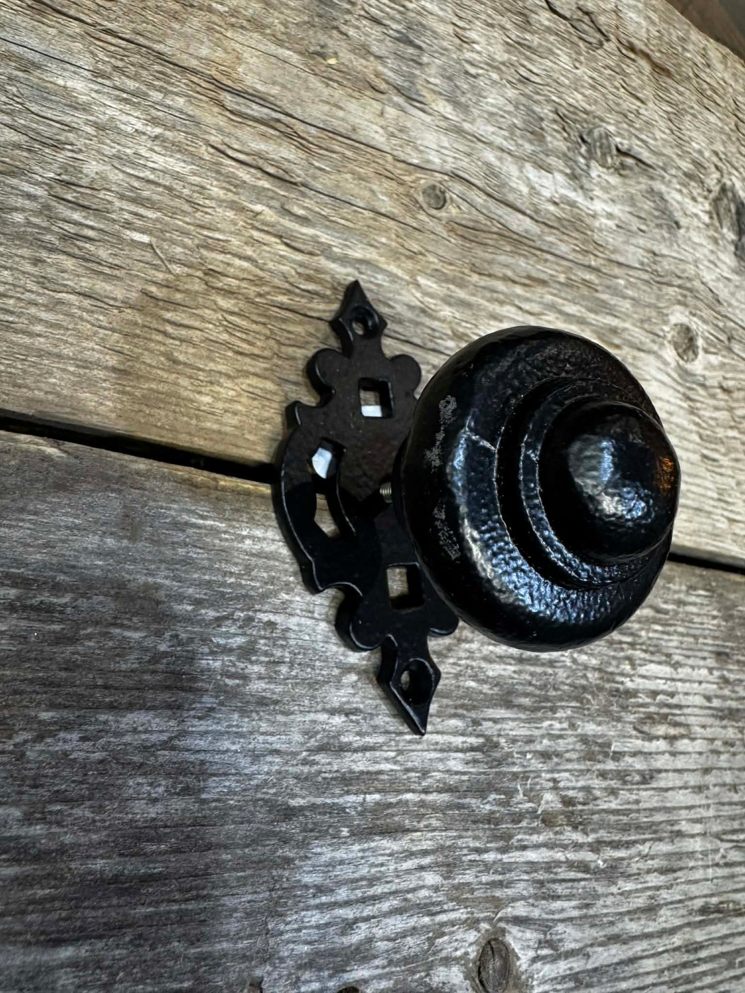 KNOB IRON BLACK WITH BACKPLATE
