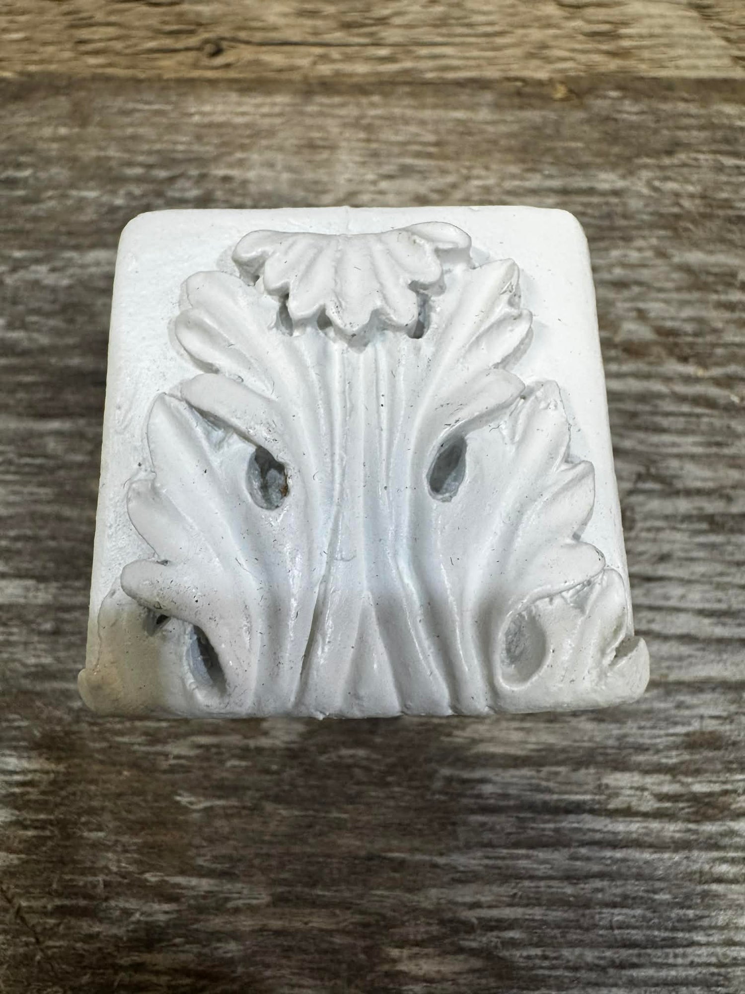 KNOB RESIN FLOWER SQUARE
