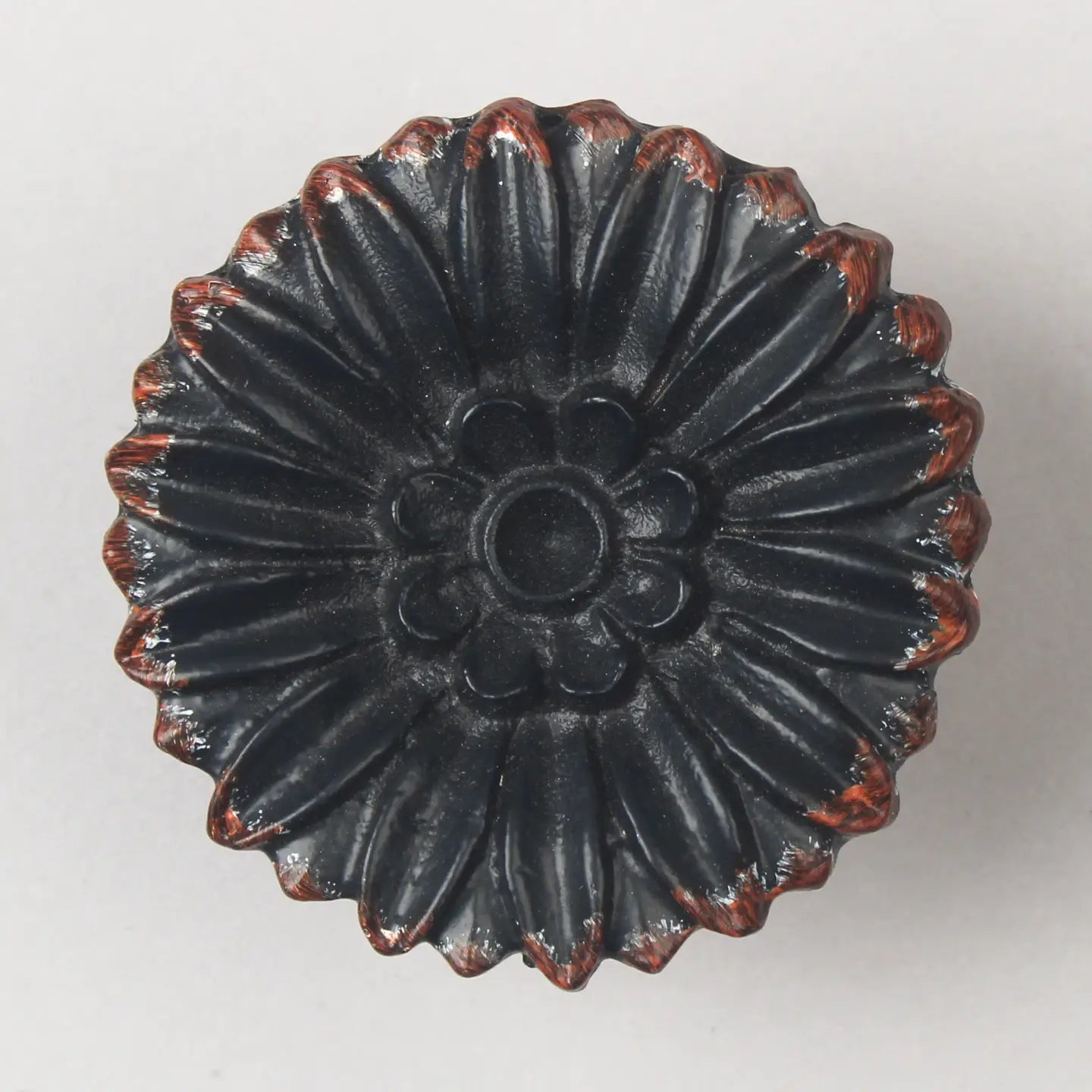 Black Daisy Knob